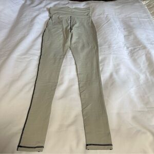 Gramicci Women's Cream Leggings with Black Trim size Small